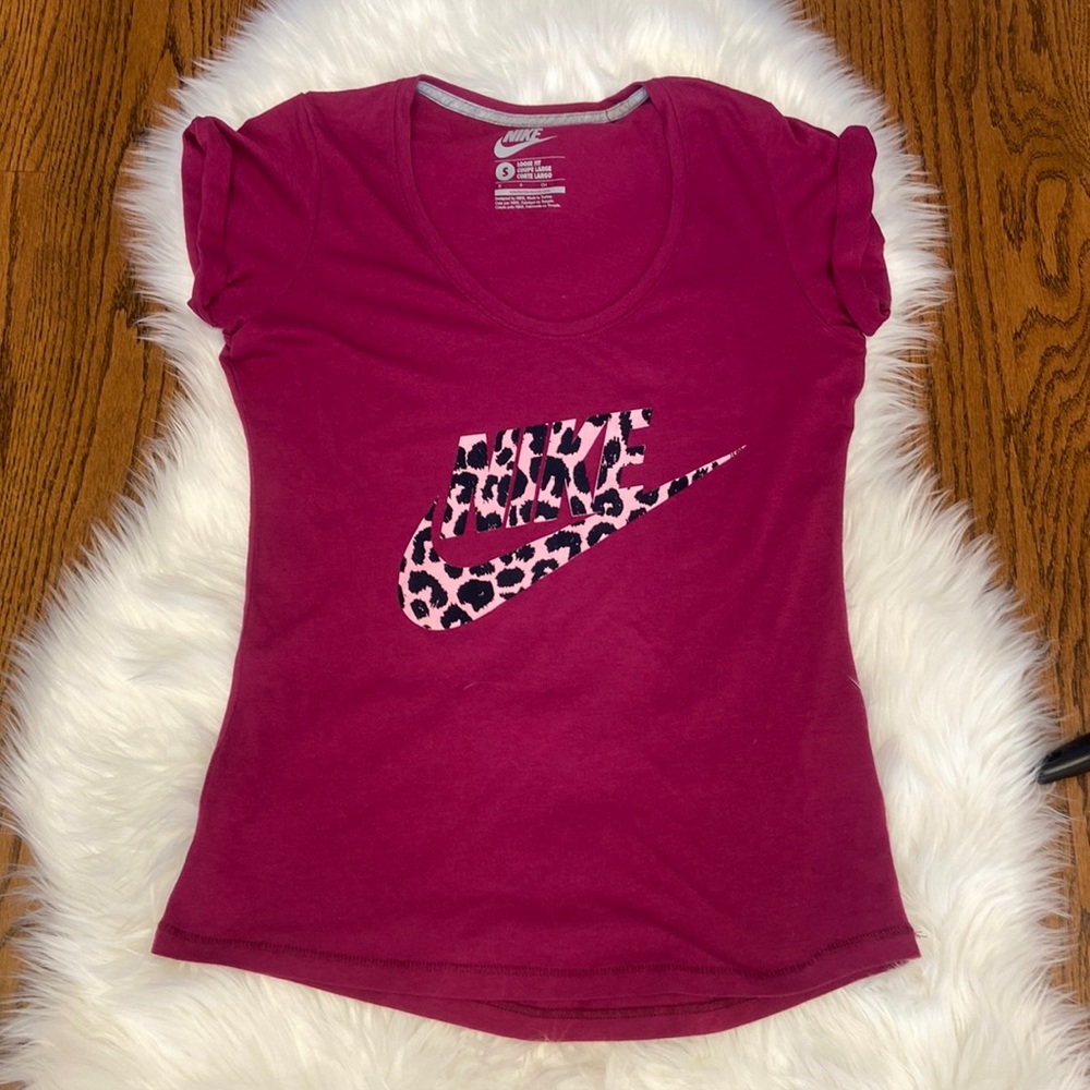 Nike short sleeve tee